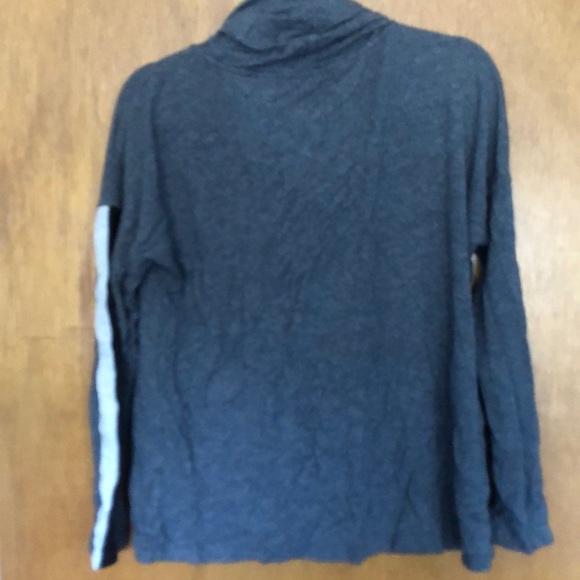 Cowl neck athletic too - Picture 4 of 4